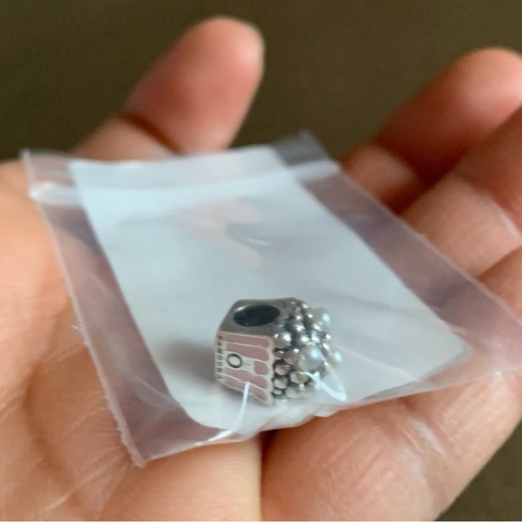 NWOT Delicious Popcorn Charm, Pale Pink Enamel & White Crystal Pearls Silver 925 - Picture 2 of 9